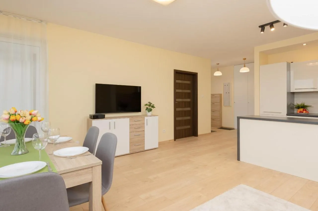 Praga Family Apartment With Parking By Noclegi Renters Warszawa Polska