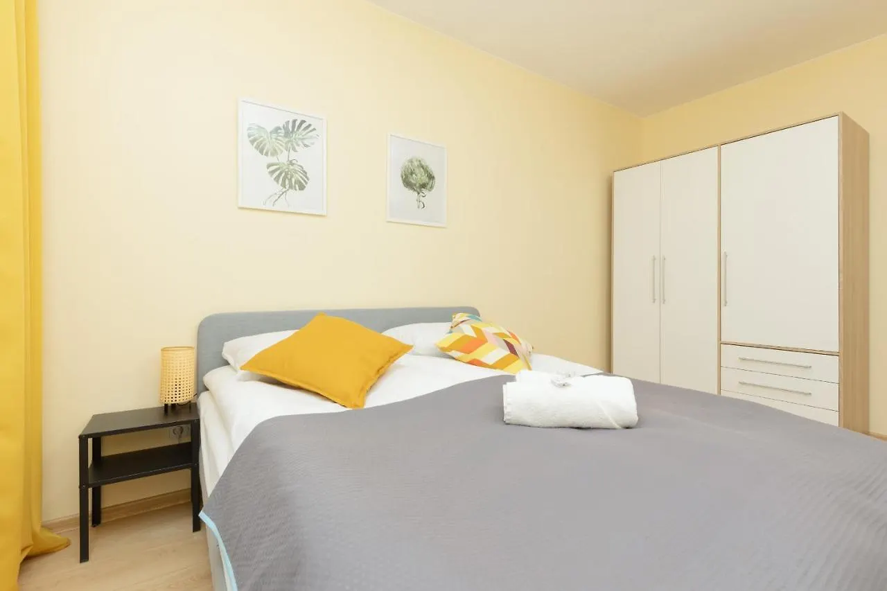 Praga Family Apartment With Parking By Noclegi Renters Warszawa