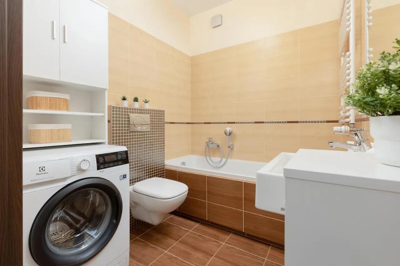 Praga Family Apartment With Parking By Noclegi Renters Warszawa 0*,